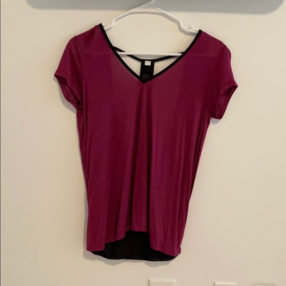 alo yoga v neck shirt